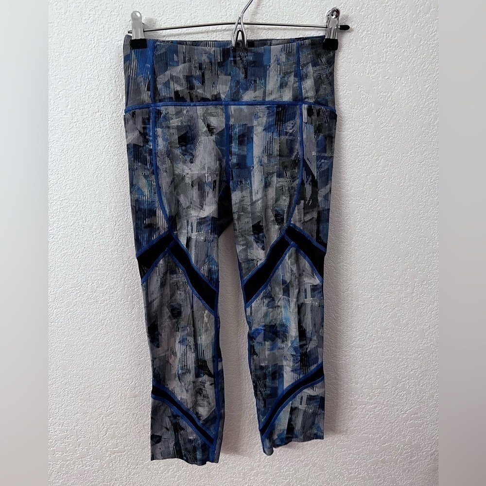 Lululemon one pace 21” crop nulux leggings size 4